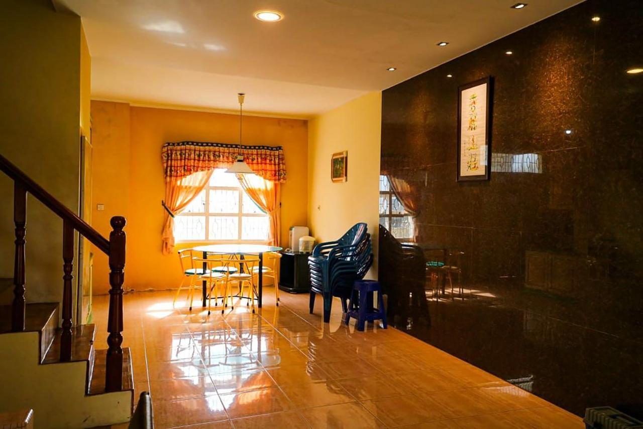 Villa Bukit Indah Brastagi / ブラスタギ エクステリア 写真