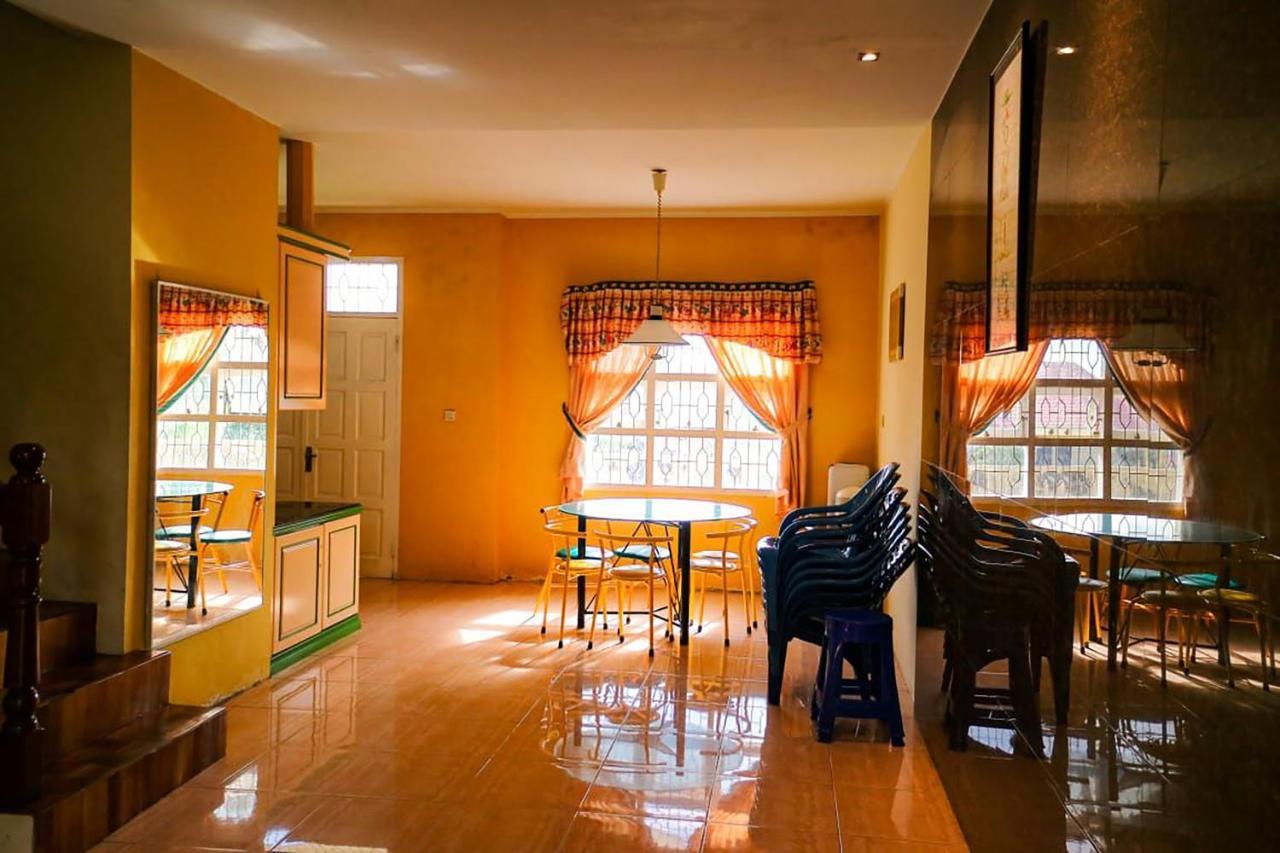 Villa Bukit Indah Brastagi / ブラスタギ エクステリア 写真