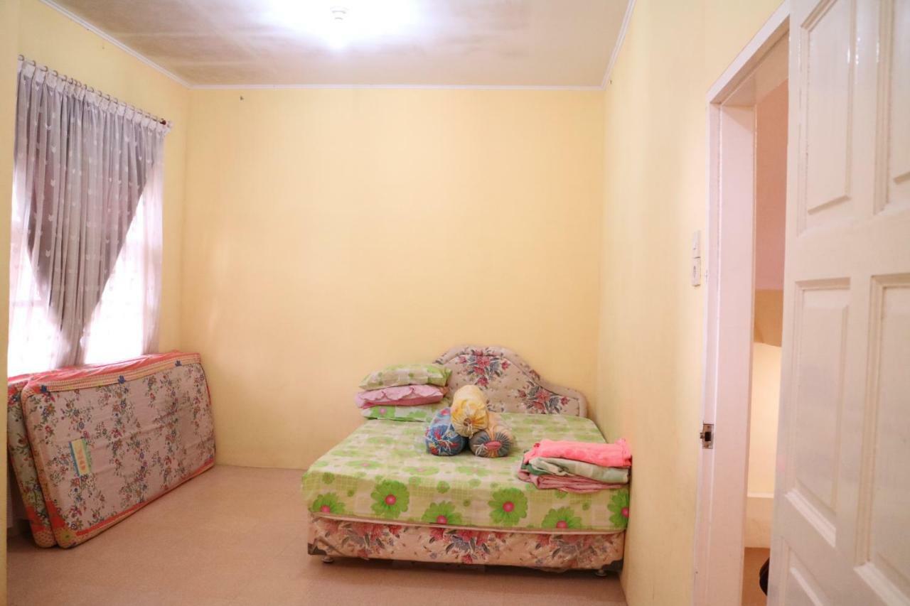 Villa Bukit Indah Brastagi / ブラスタギ エクステリア 写真