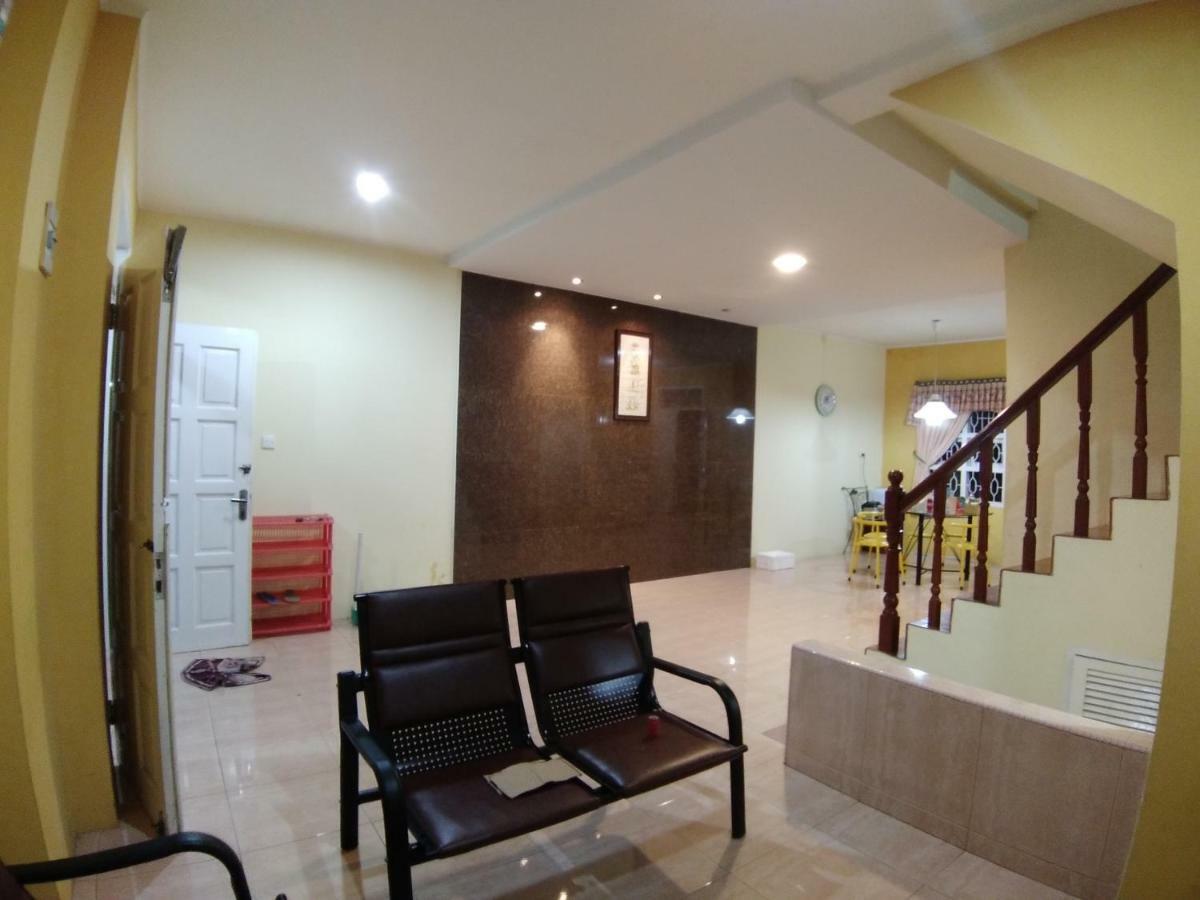 Villa Bukit Indah Brastagi / ブラスタギ エクステリア 写真